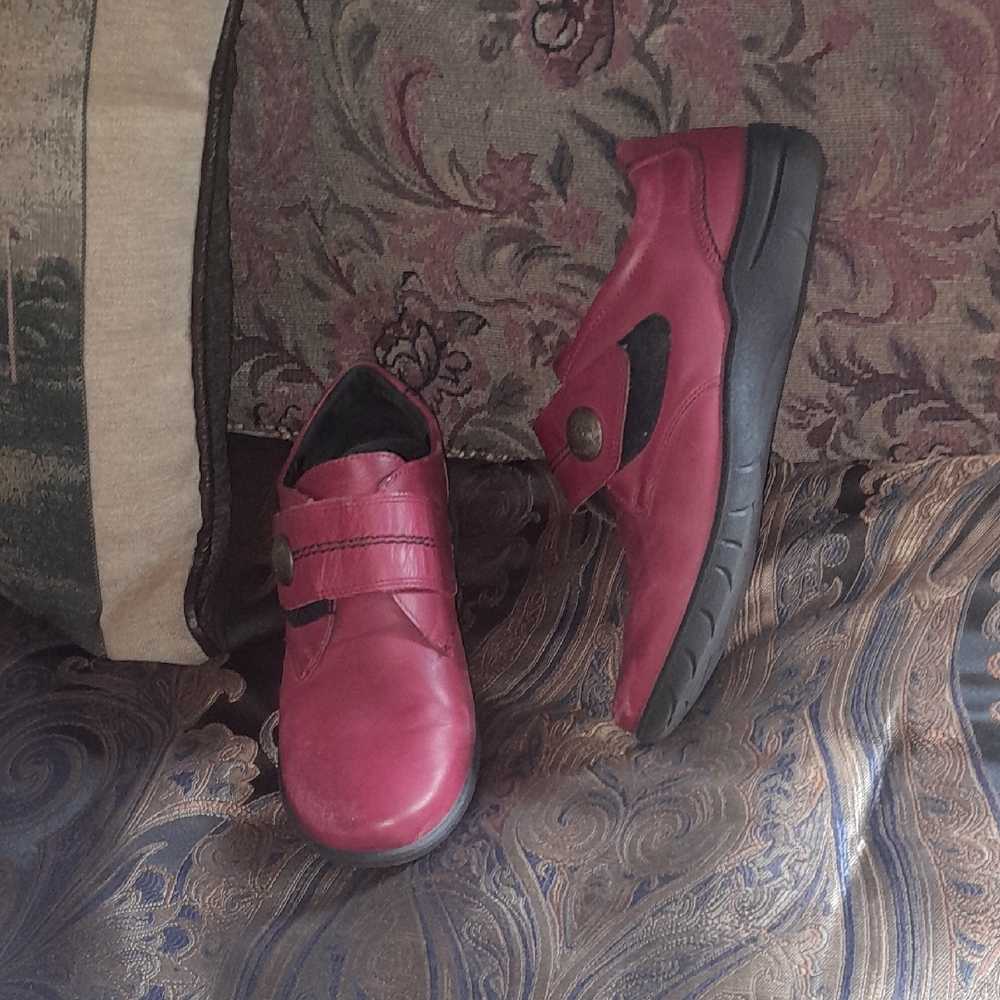 🌺JOSEF SEIBEL Comfort Slip-On Shoes in Red with Black Soles